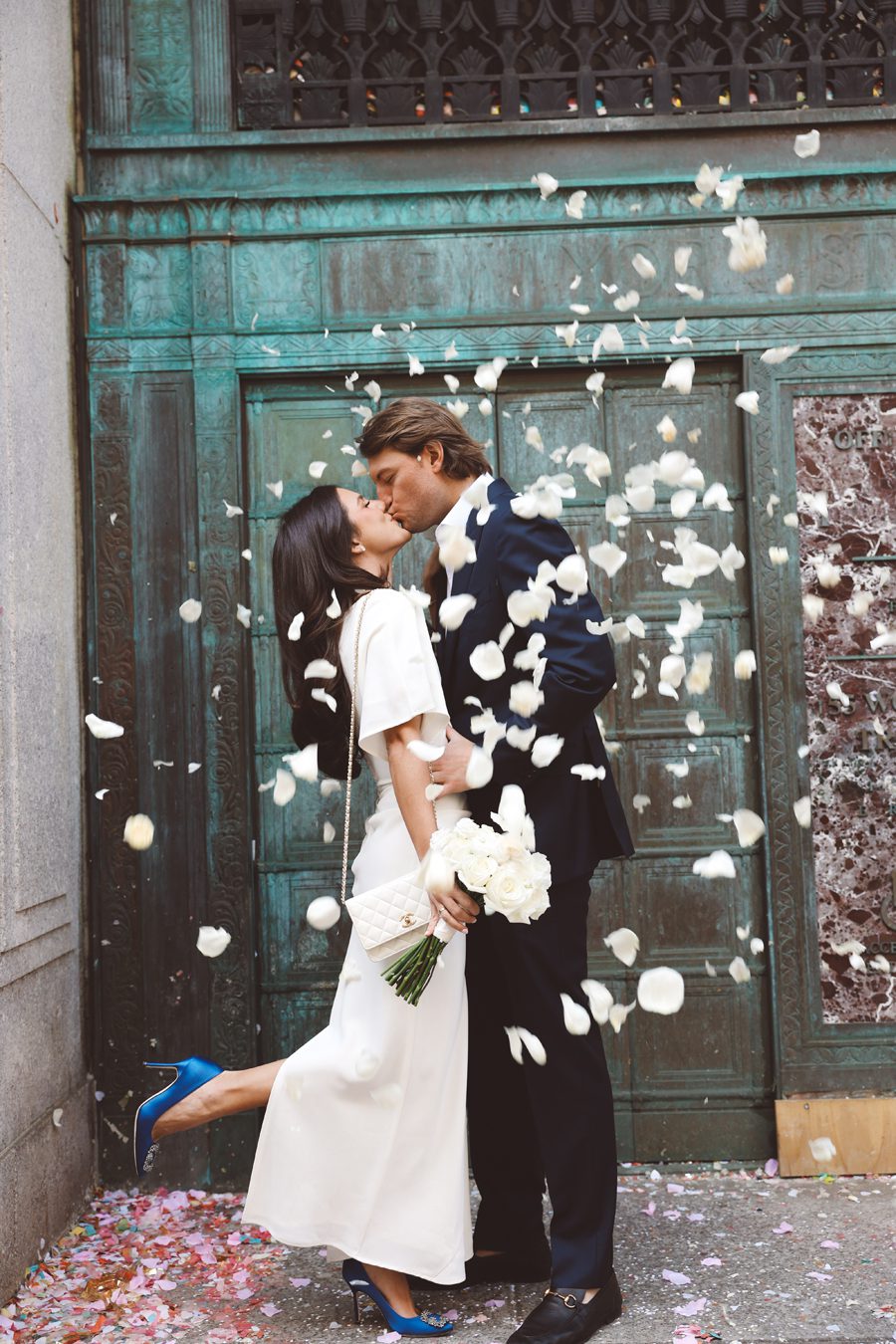 NY City Hall chic wedding | L&L Style Photo NY City Hall wedding couple