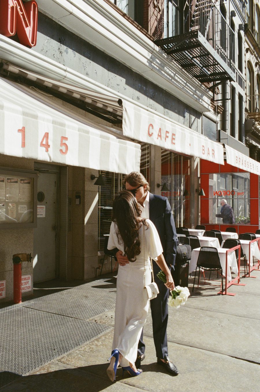 NY City Hall chic wedding | L&L Style Photo NY City Hall wedding couple